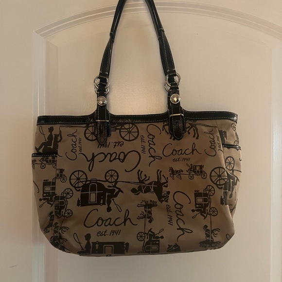Coach Shoulder Bag - Picture 3 of 4